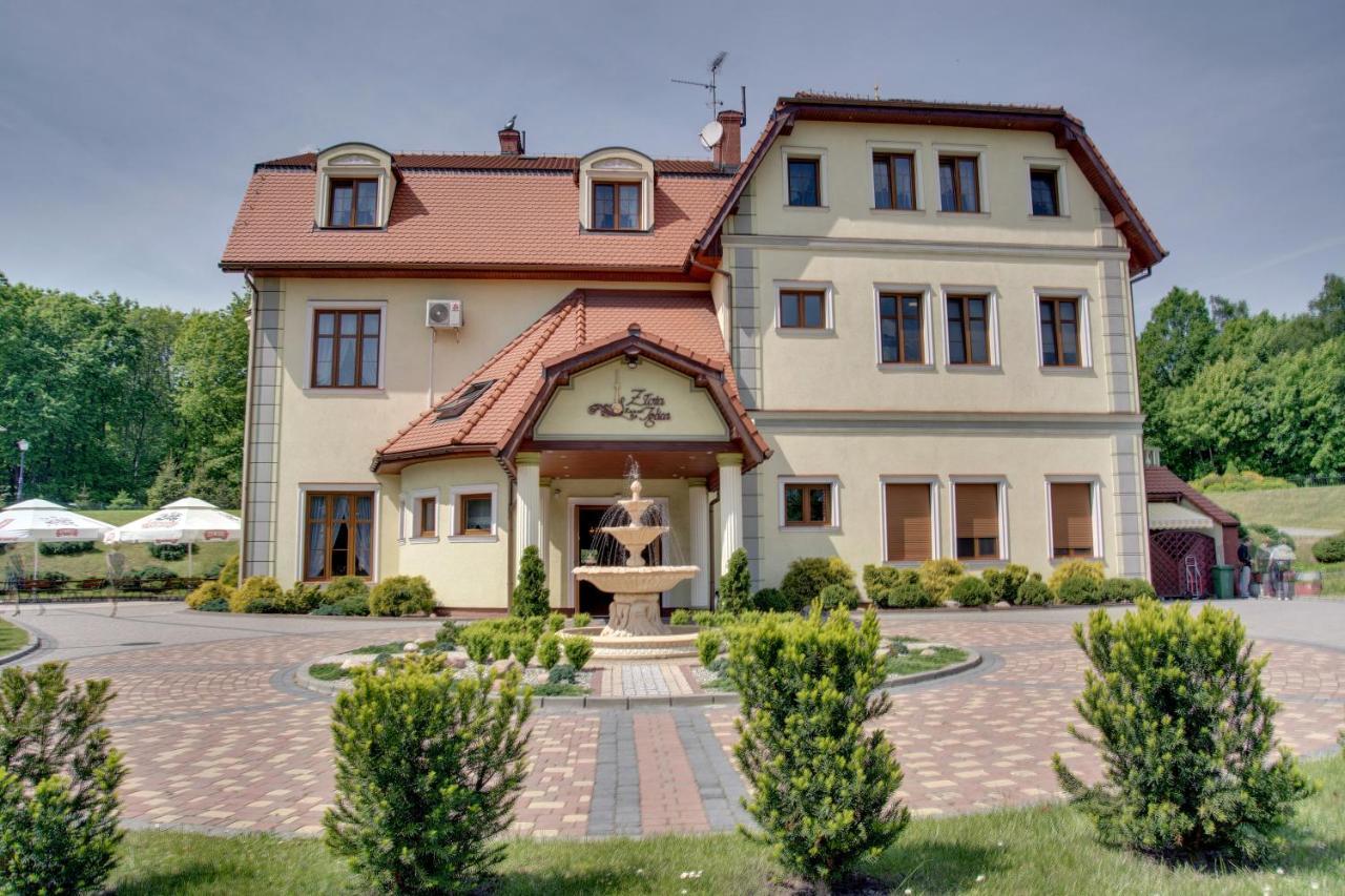 Zajazd Zlota Iglica Pogrzebien Luaran gambar