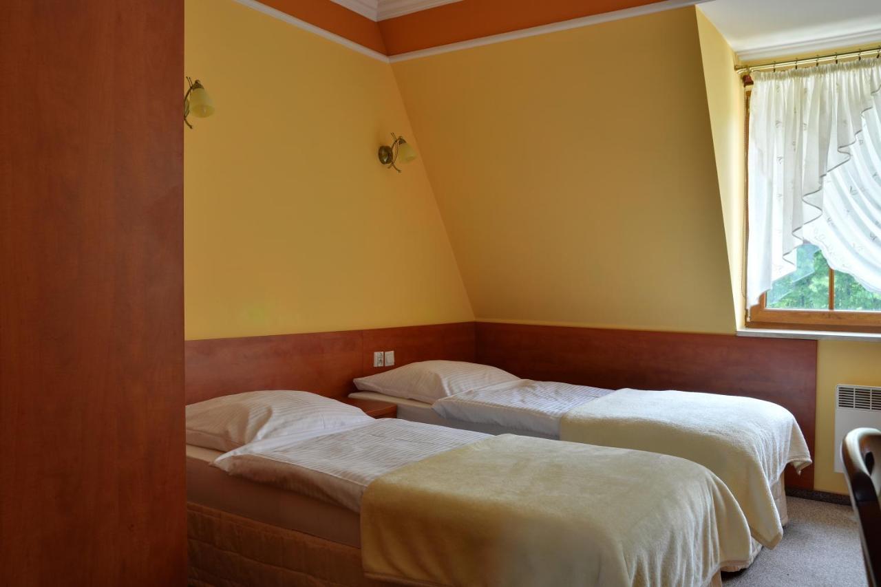 Zajazd Zlota Iglica Pogrzebien Luaran gambar